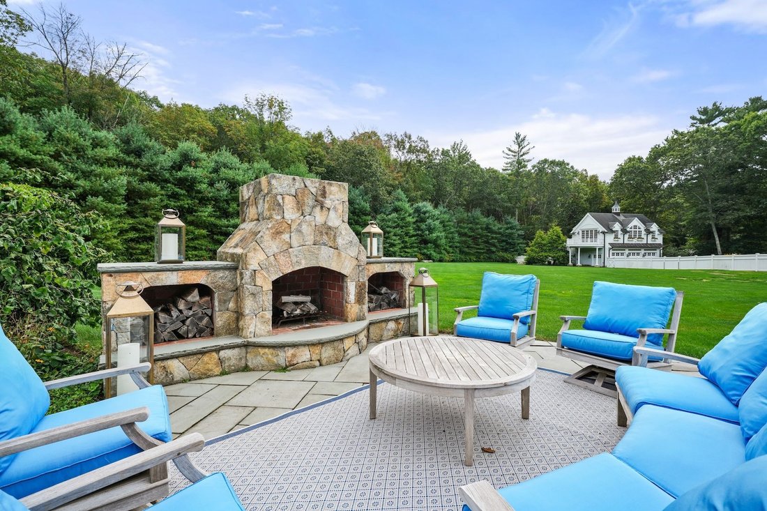 8 Hamlins Xing,Dover, Ma, 02030 In Dover, Massachusetts, United States