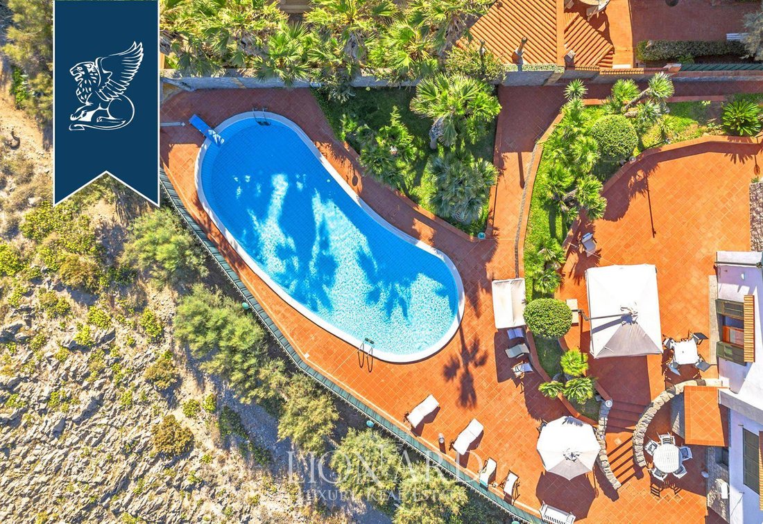 Villa With Pool And Exclusive Access To The Sea In In Carini, Sicily