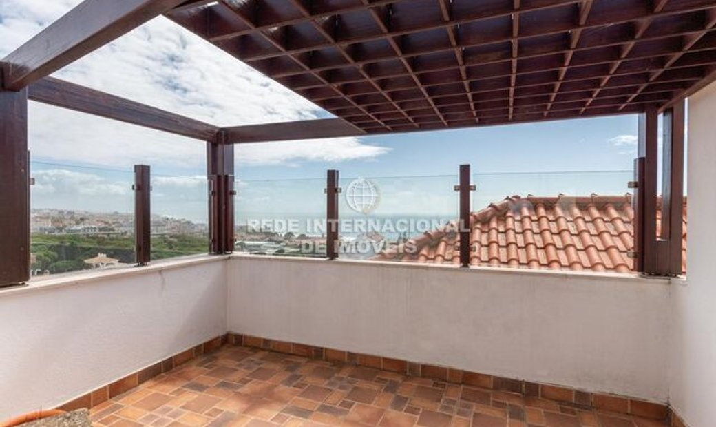 Located On The Prestigious Avenida Sabóia, In The In Estoril, Lisbon