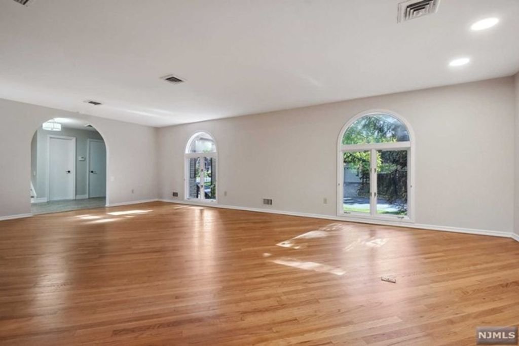 Beautiful Brick Split Level Home In Englewood Cliffs, New Jersey