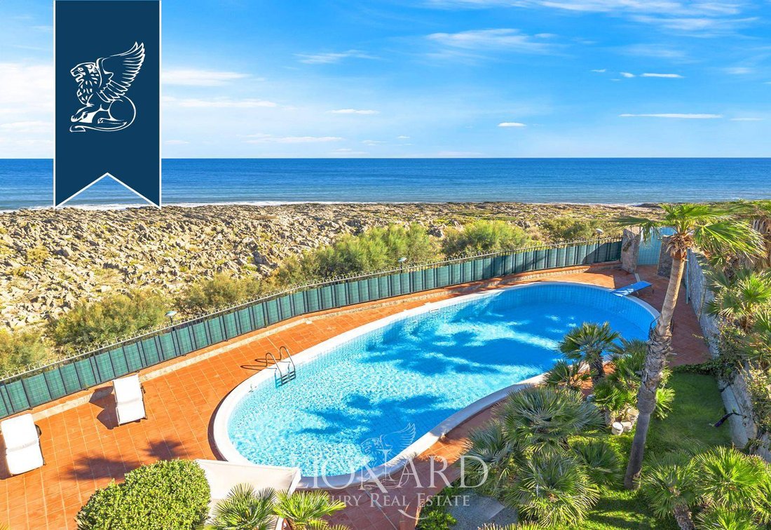 Villa With Pool And Exclusive Access To The Sea In In Carini, Sicily