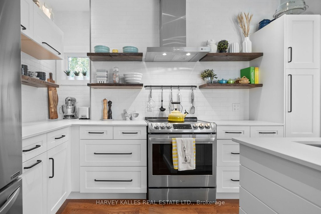 Waterfront Oasis On South Bay In Milford, Ontario, Canada For Sale