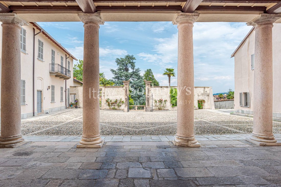 Cosy Historical Residence From The 1400s In Arona, Piedmont, Italy For