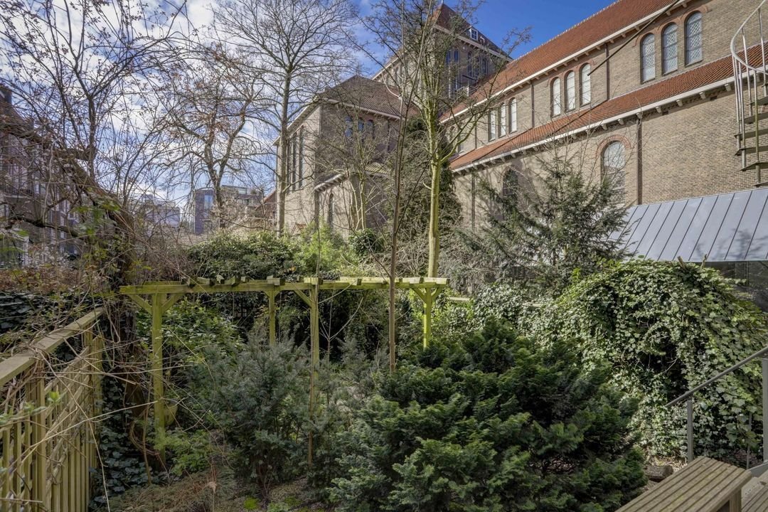 Jacob Obrechtstraat 36 In Apollobuurt, North Holland, Netherlands For