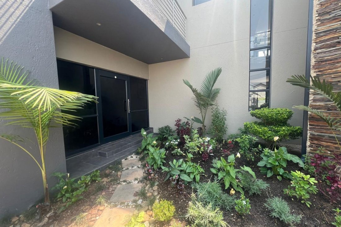 Haus in Mbombela, Mpumalanga, Südafrika 2 - 14839065
