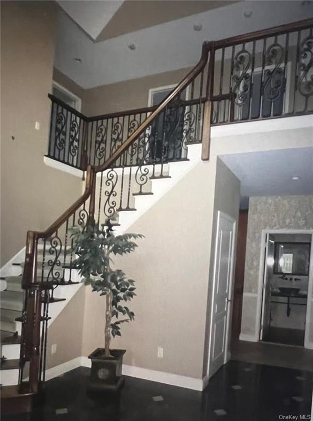 Custom Colonial In A Desired In Haverstraw, New York, United States For