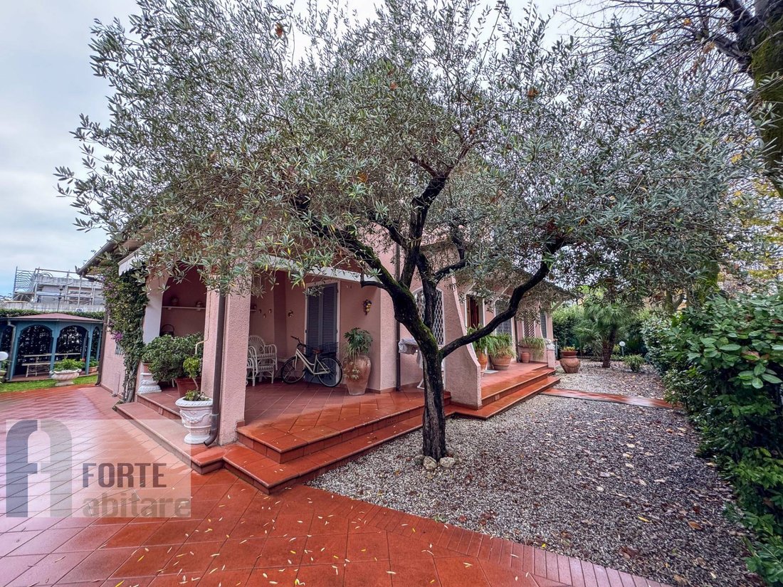 Villa in Center, Forte dei Marmi, Tuscany 2 - 14837017