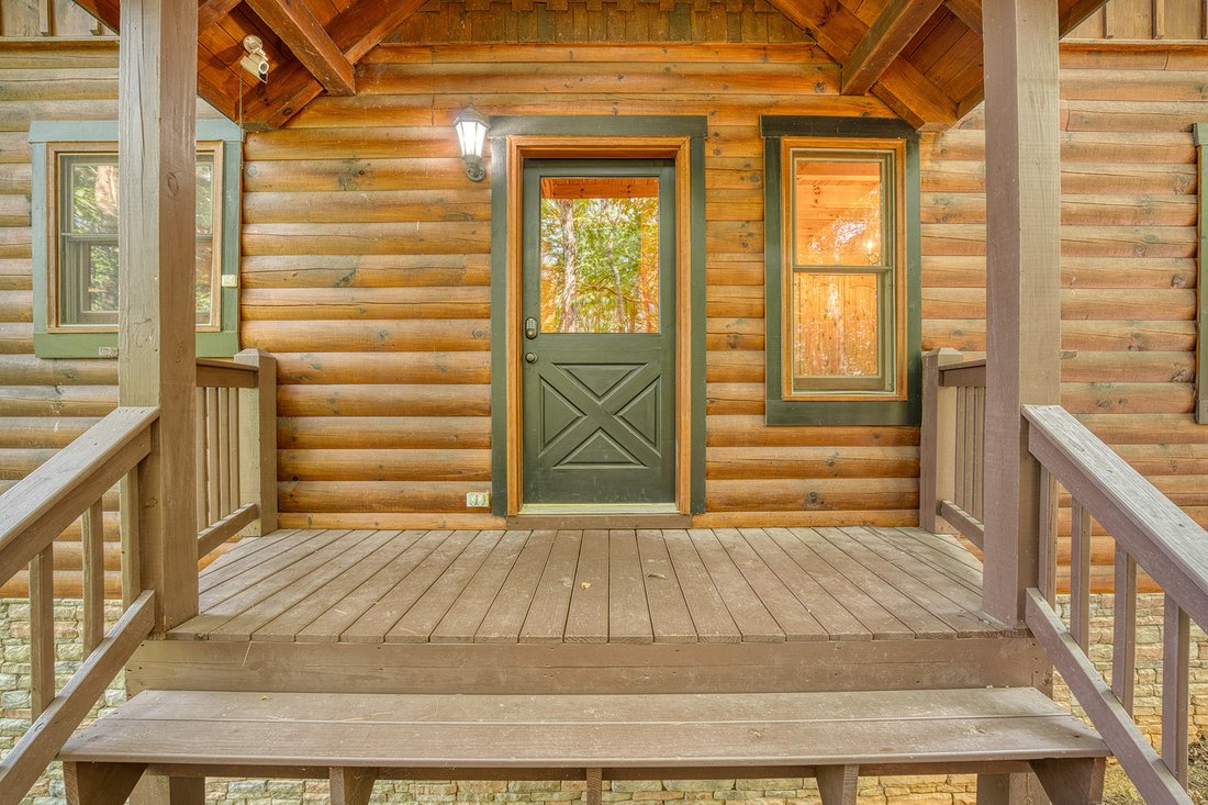 Perfect Mountain Retreat Near Downtown In United