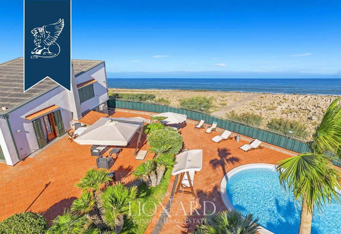 Villa With Pool And Exclusive Access To The Sea In In Carini, Sicily