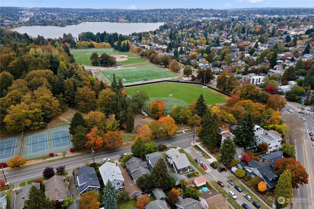 1302 N 49th St In Seattle, Washington, United States For Sale (14834434)