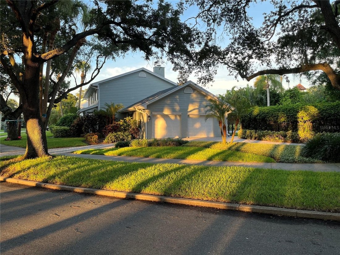 Beach Park Pool Home In Tampa, Florida, United States For Sale