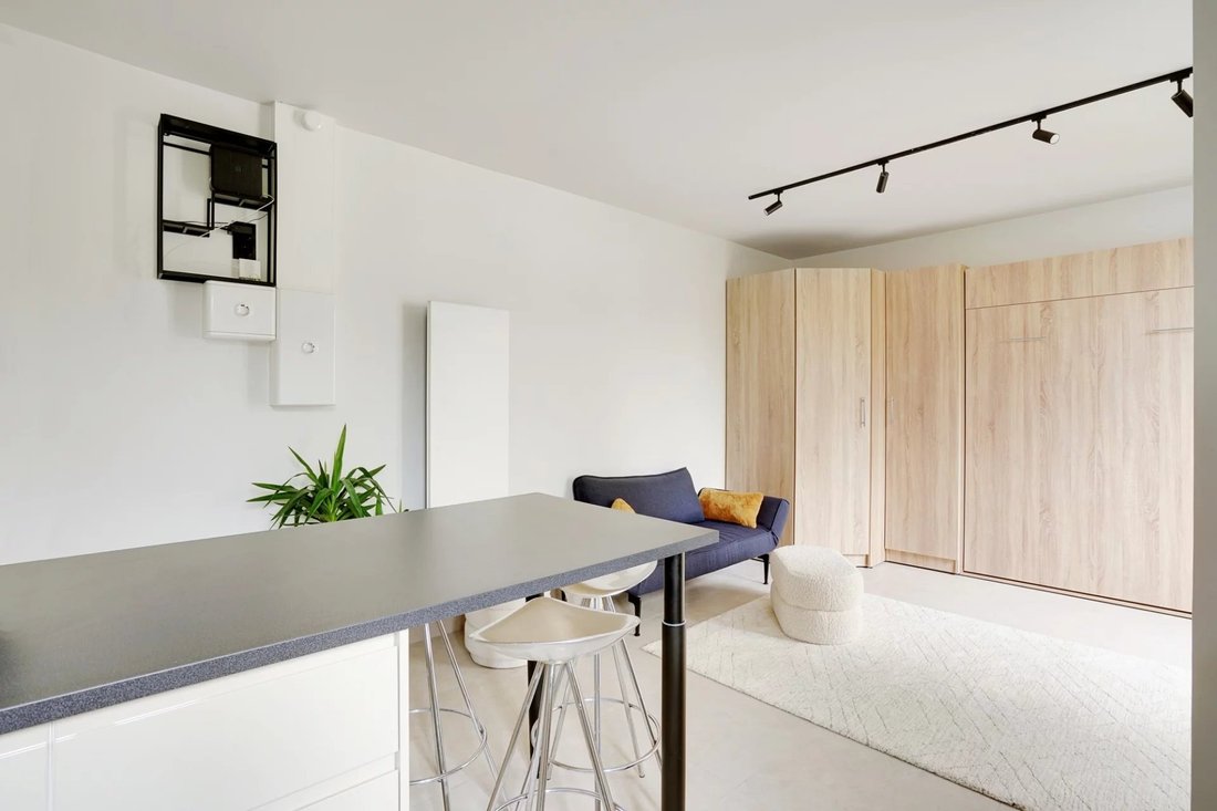 Courbevoie Apartment In Courbevoie, île De France, France For Rent