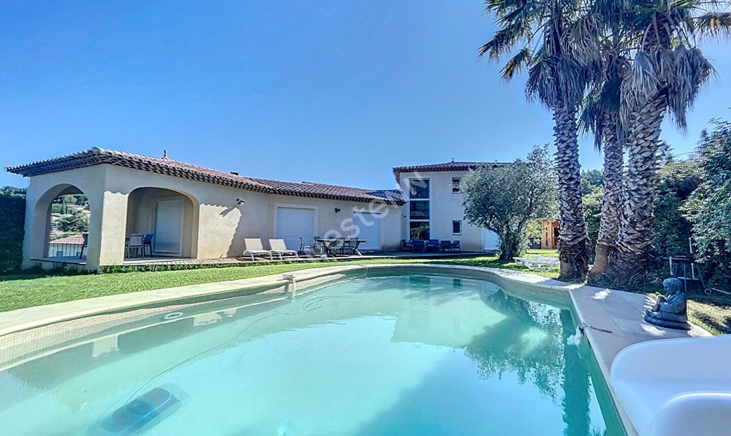 House In Le Beausset, Provence Alpes Côte D'azur, France For Sale