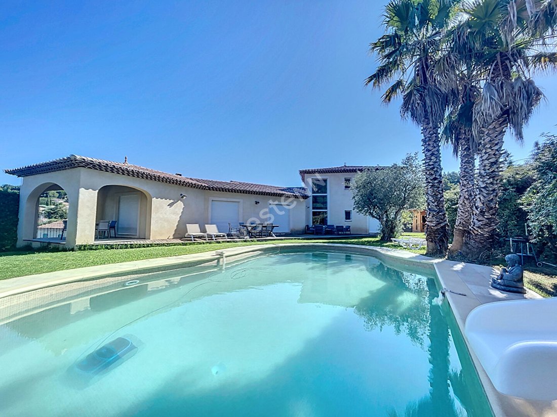 House In Le Beausset, Provence Alpes Côte D'azur, France For Sale