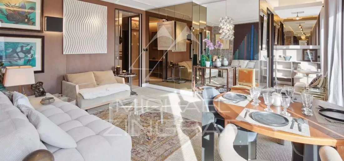 For Sale V Perfect Condition In Paris, île De France, France For