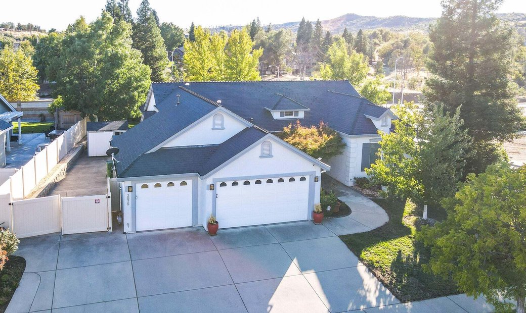 3 Bedrooms Single Family Detached In Redding, California, United States