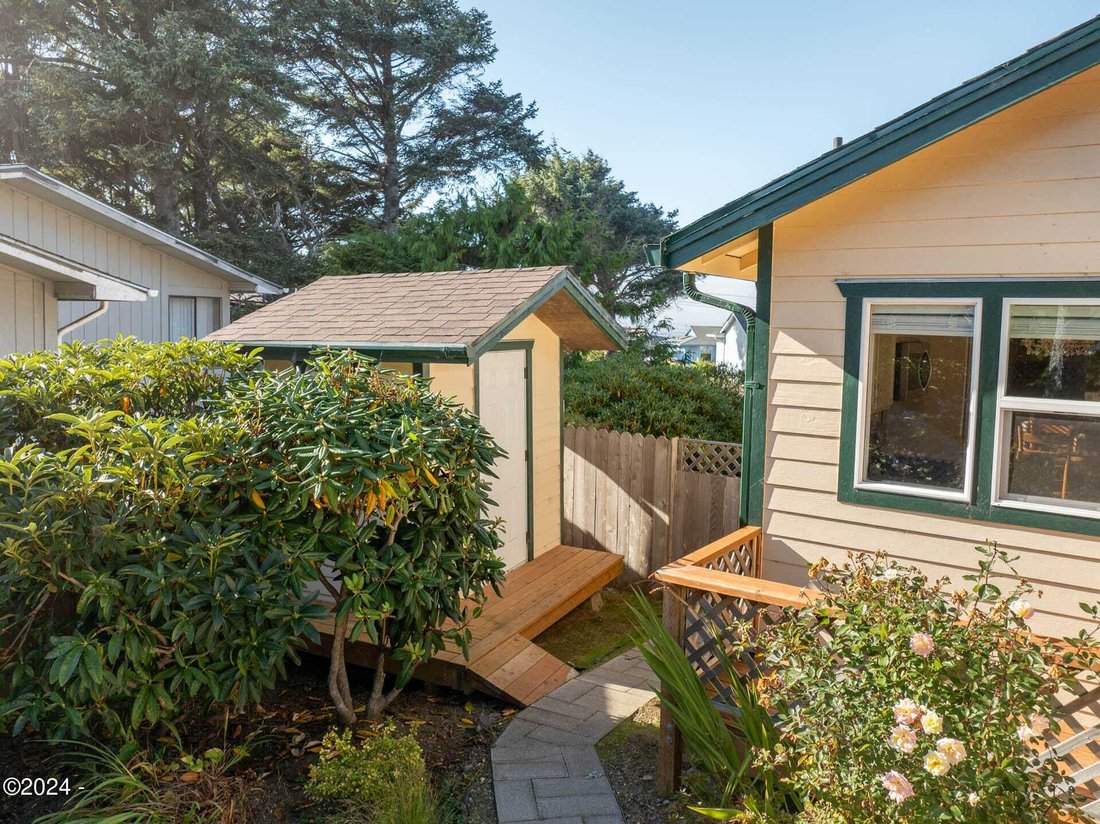 5365 La Fiesta Way Lincoln City, Or In Lincoln City, Oregon, United