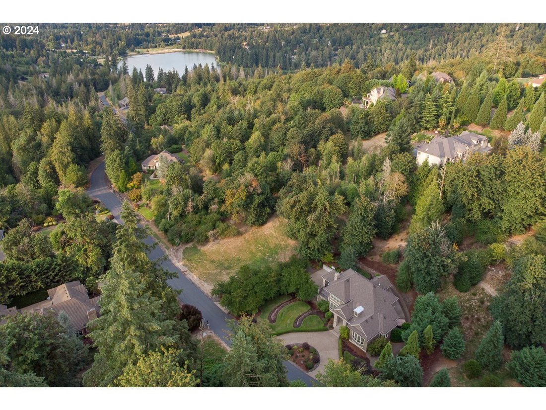 Grand Home In Exclusive Gated Community In Oregon City, Oregon, United