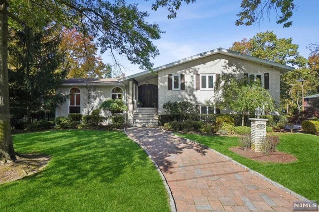 Beautiful Brick Split Level Home In Englewood Cliffs, New Jersey