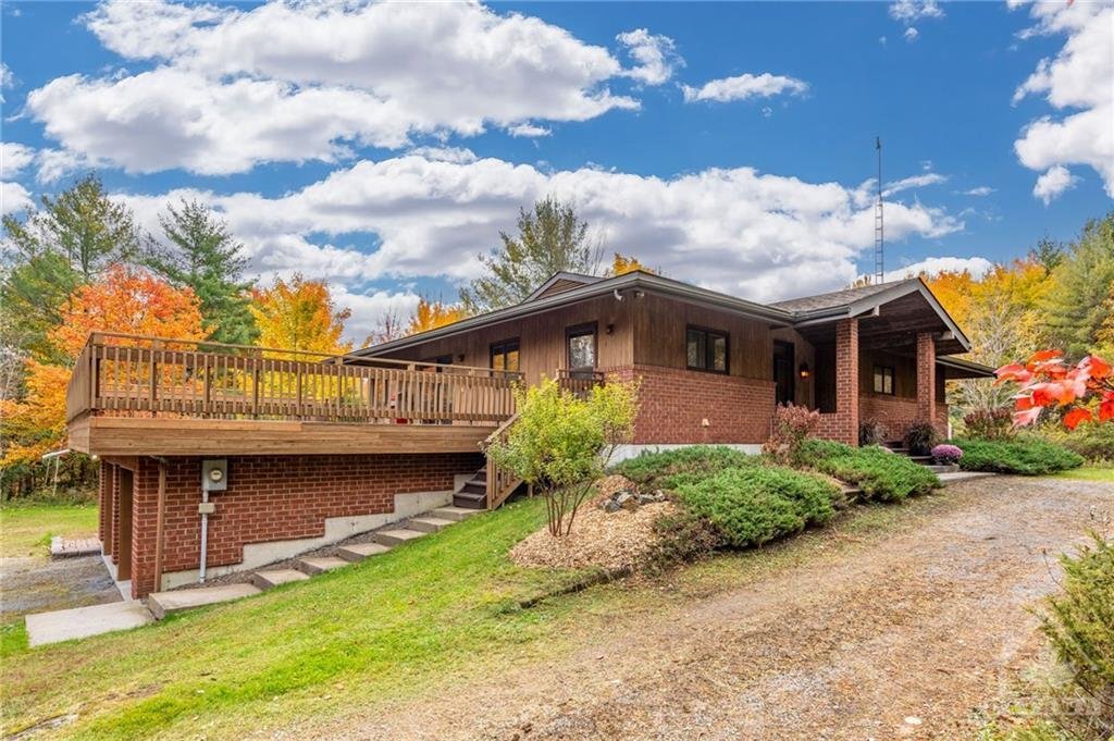 Pakenham Residential In Mississippi Mills, Ontario, Canada For Sale