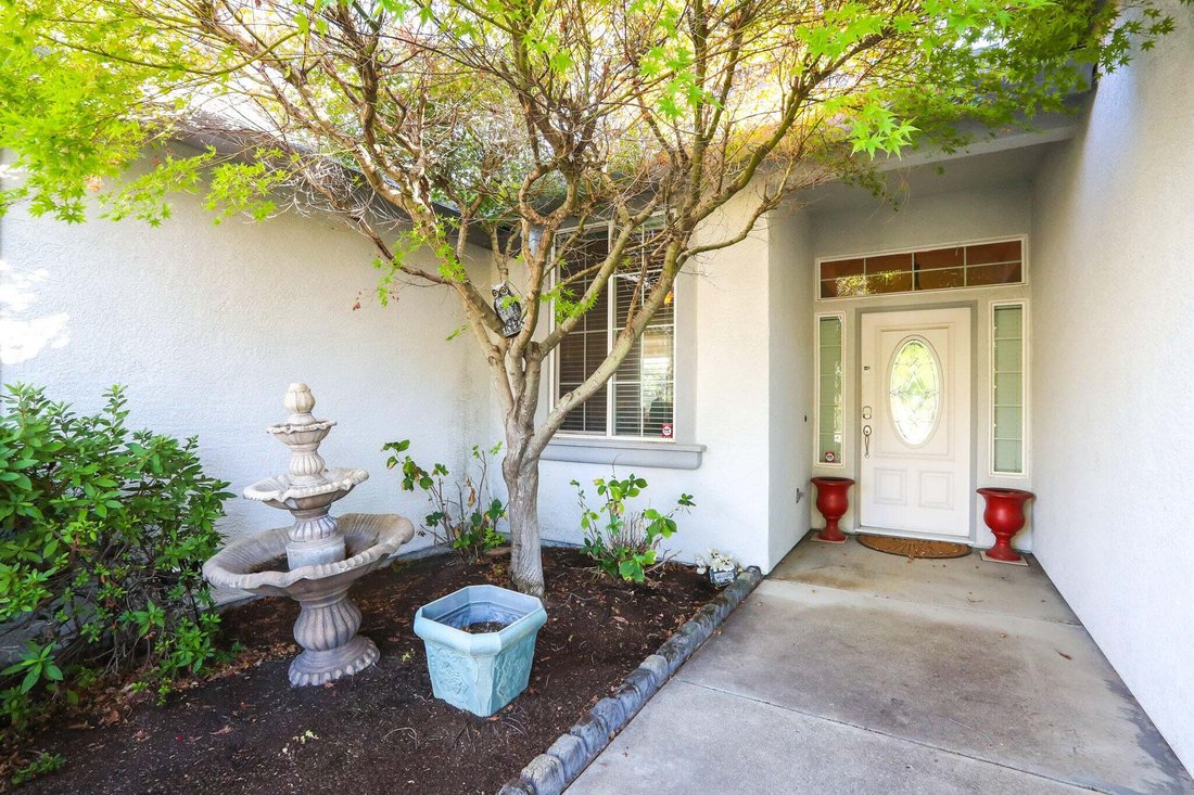 3 Bedrooms Single Family Detached In Redding, California, United States