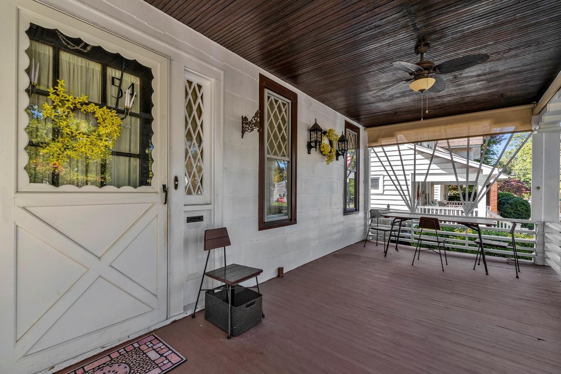 House Port Washington In Port Washington, New York, United States For