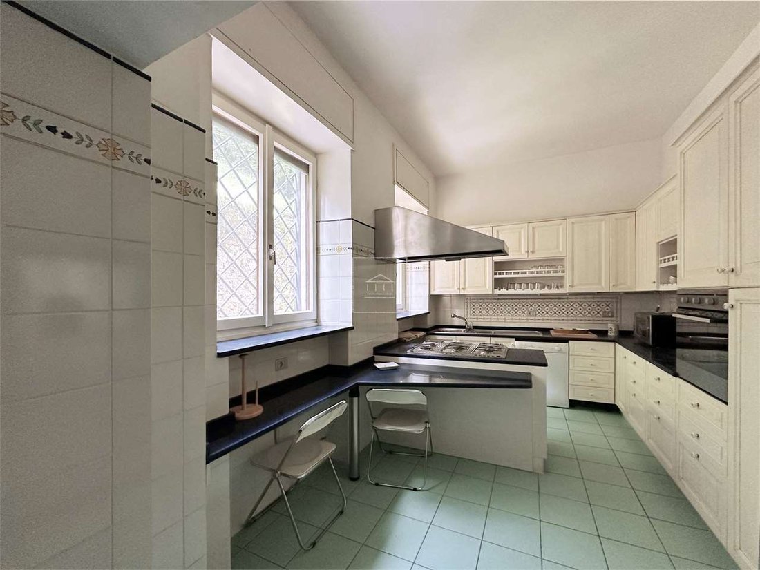 Lussuosa Villa Immersa Nel Verde In Laglio, Lombardy, Italy For Sale ...