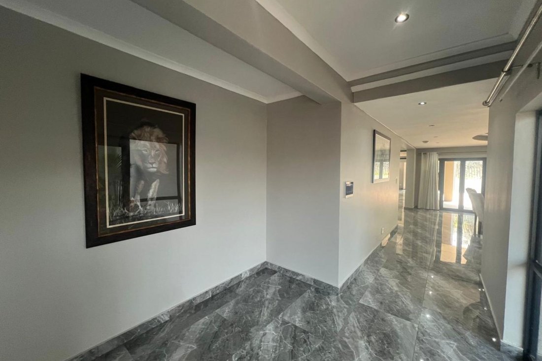Haus in Mbombela, Mpumalanga, Südafrika 4 - 14839065