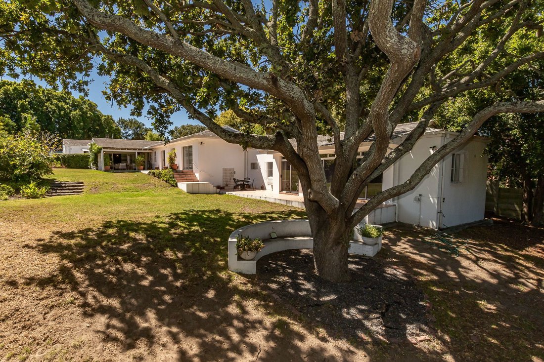 Newley Renovated 4 Bedroom Home With In Cape Town, Western Cape, South