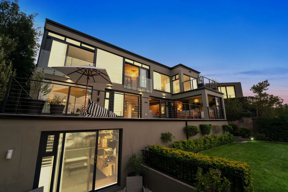 To This Magnificent Property In Cape Town, Western Cape, South