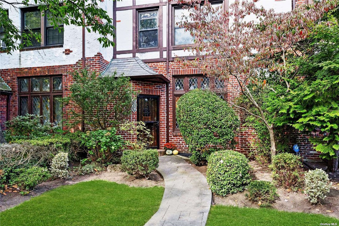 House Forest Hills In New York, New York, United States For Sale (14840329)