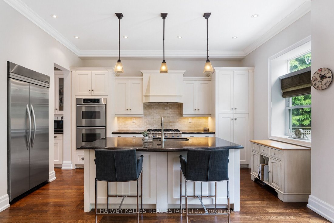 Charming Home In Stonegate Queensway In Toronto, Ontario, Canada For