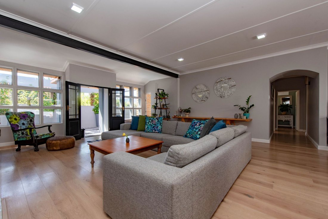 North Facing Family Gem In Knysna, Western Cape, South Africa For Sale