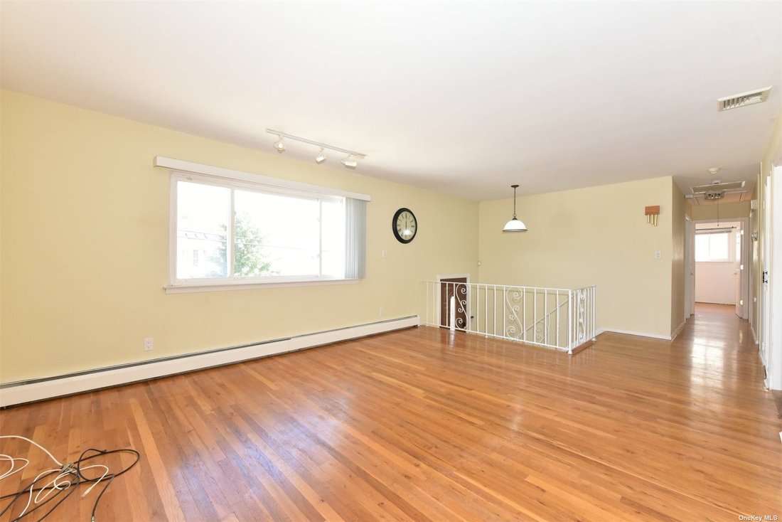 House Oceanside In Oceanside, New York, United States For Sale (14833055)