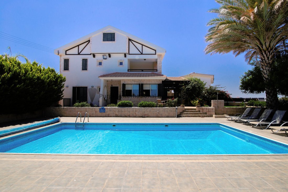 Villa in Paralimni, Famagusta, Cyprus 1 - 14842342