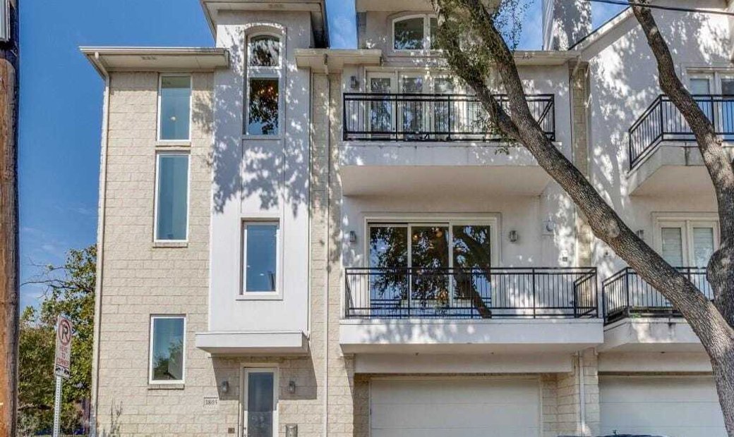 Elegant Corner Townhome In Dallas, Texas, United States For Sale (14841815)