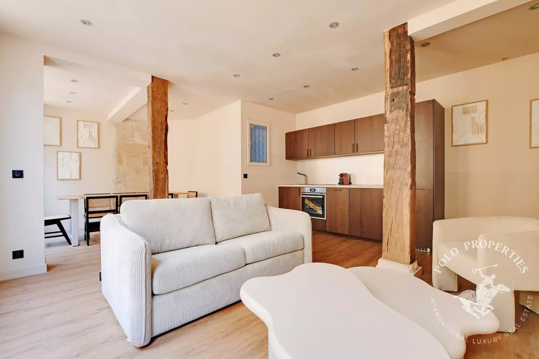 Commercial Premises With Hotel In Paris, île De France, France For Sale