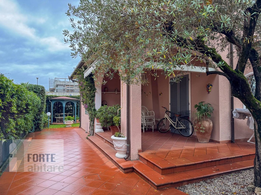 Villa in Center, Forte dei Marmi, Tuscany 3 - 14837017
