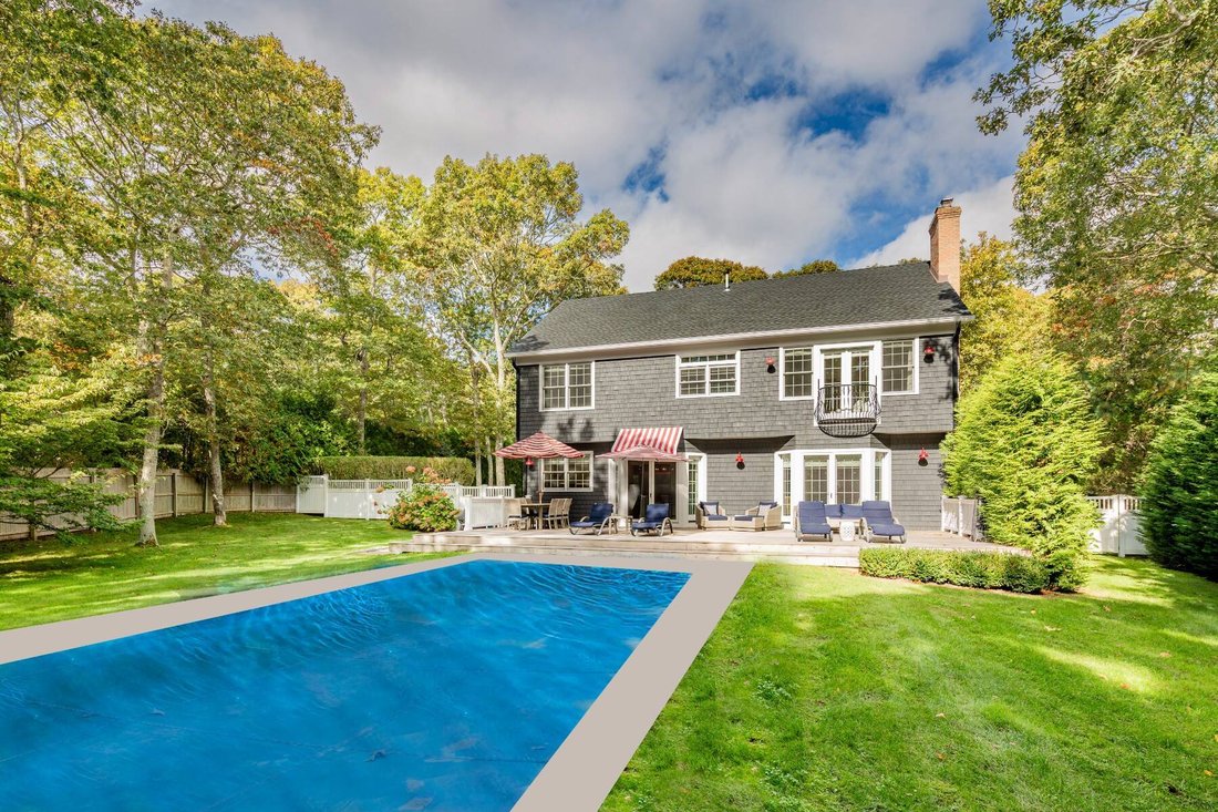 Beautifully Renovated Classic In East Hampton, New York, United States