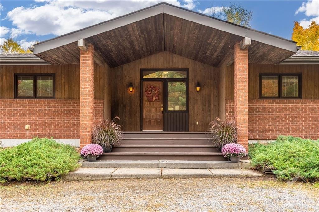 Pakenham Residential In Mississippi Mills, Ontario, Canada For Sale