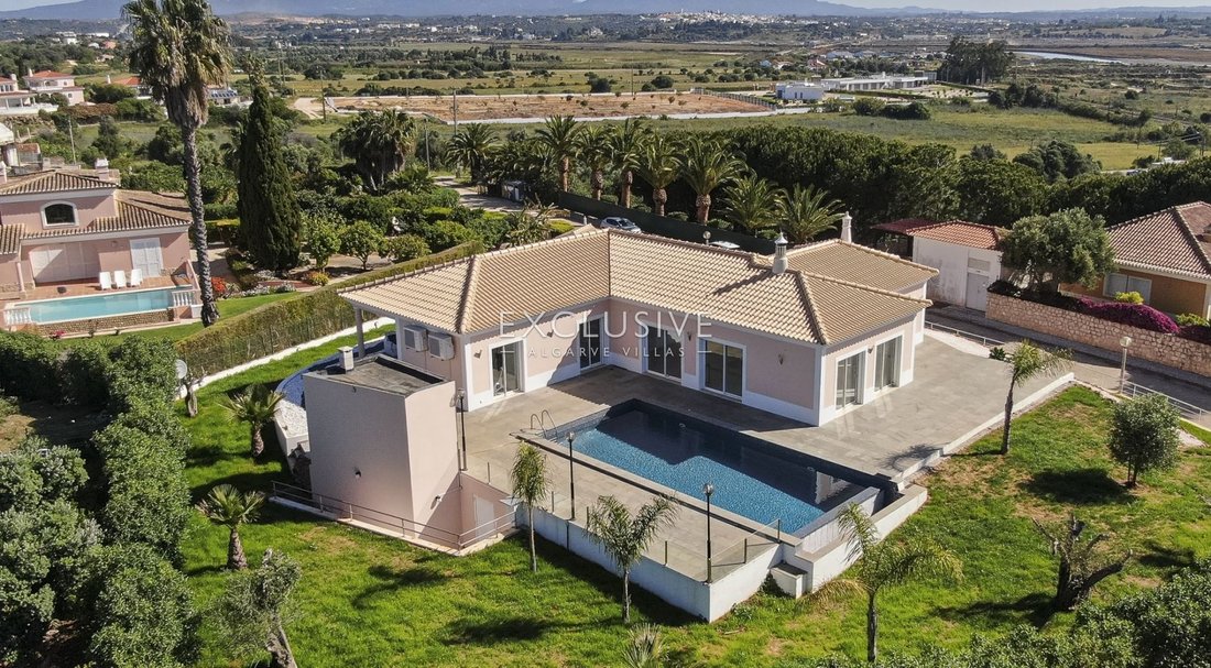 Villa in Mexilhoeira Grande, Algarve, Portugal 3 - 11961125