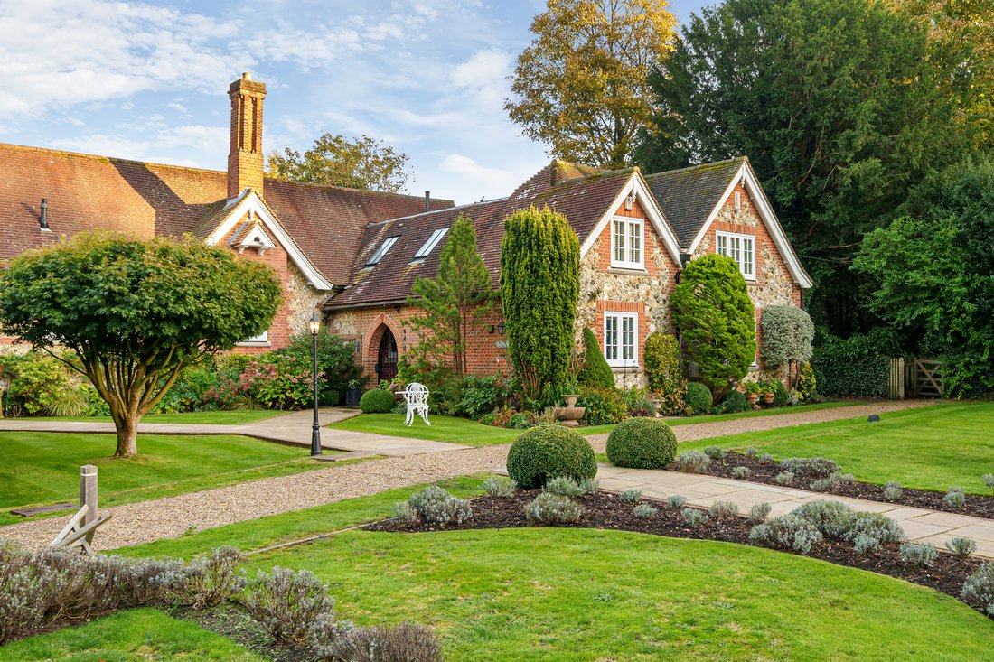 3 Bedroom Character Property For Sale In In Chipstead, England, United