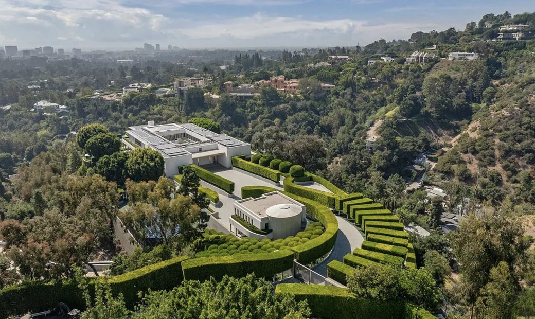 Modern Architectural Masterpiece In Los Angeles. In Los Angeles, United