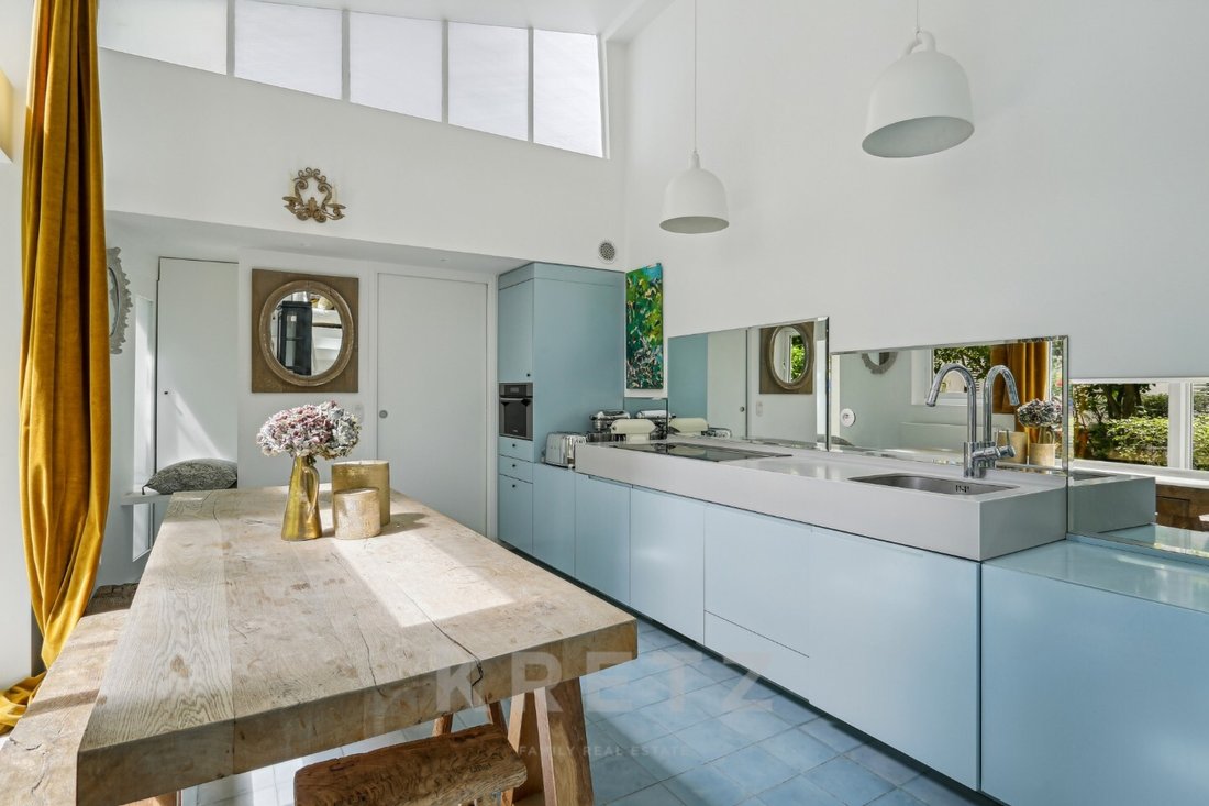 Townhouse In The Heart Of Saint Germain Des In Paris, île De France