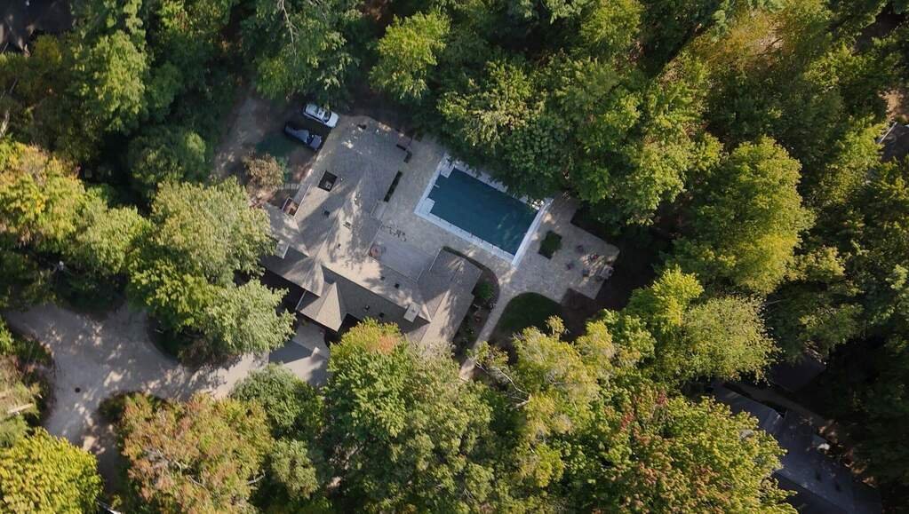 Ideal Blend Of Luxury And Location In In Union Pier, Michigan, United