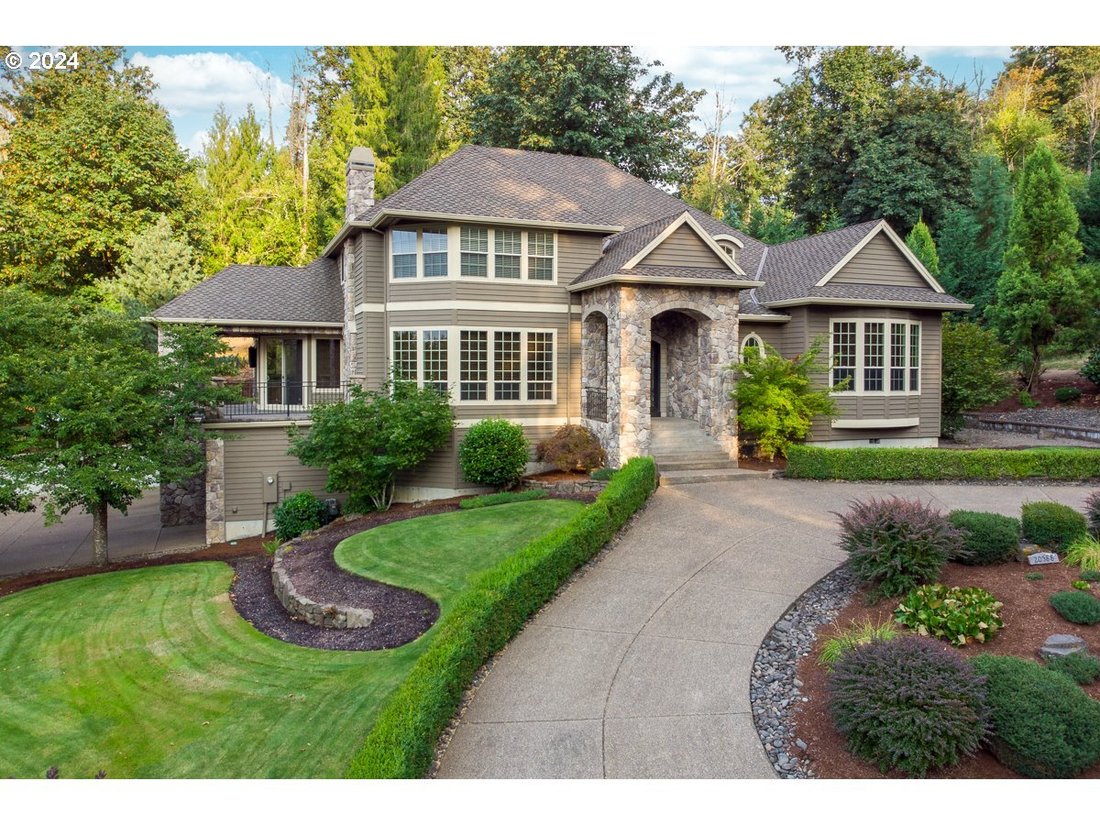 Grand Home In Exclusive Gated Community In Oregon City, Oregon, United