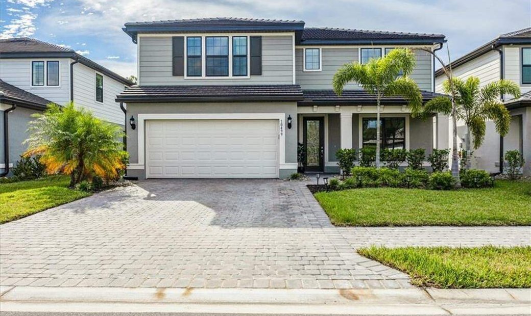 Exquisite Home In Sought After Ventana Pointe In Naples, Florida