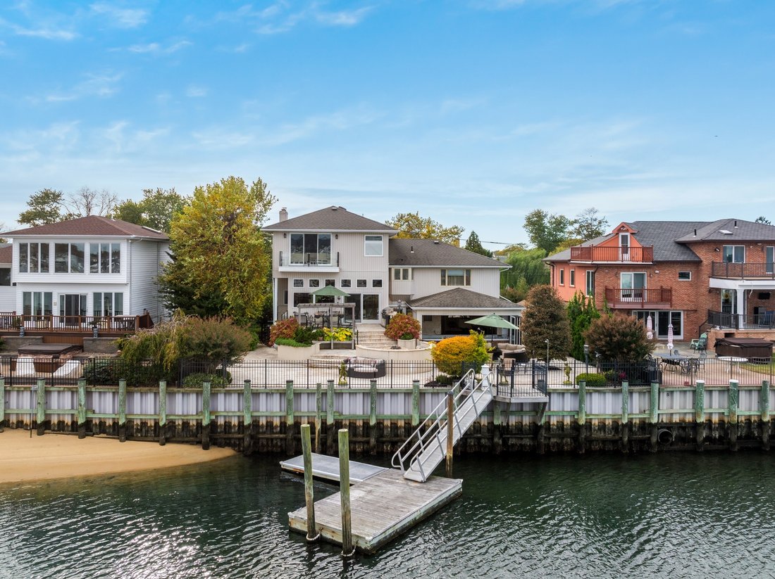 Remarkable Waterfront Home In Merrick In Merrick, New York, United