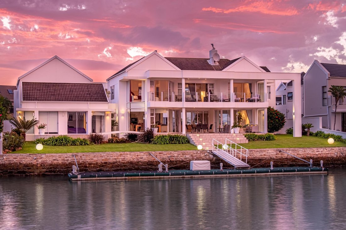 Unsurpassed Luxury On The Marina Canals In Royal Alfred Marina, South