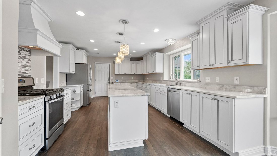 5 Bedrooms Single Family Detached In Fort Wayne, Indiana, United States